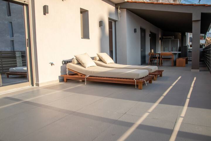 Gem in the center with Acropolis view gallery image 4