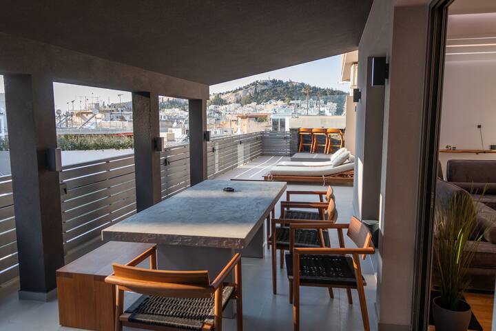 Gem in the center with Acropolis view gallery image 5