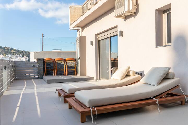 Gem in the center with Acropolis view gallery image 2