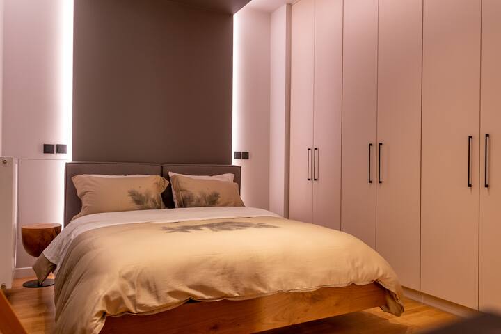 Gem in the center with Acropolis view gallery image 3