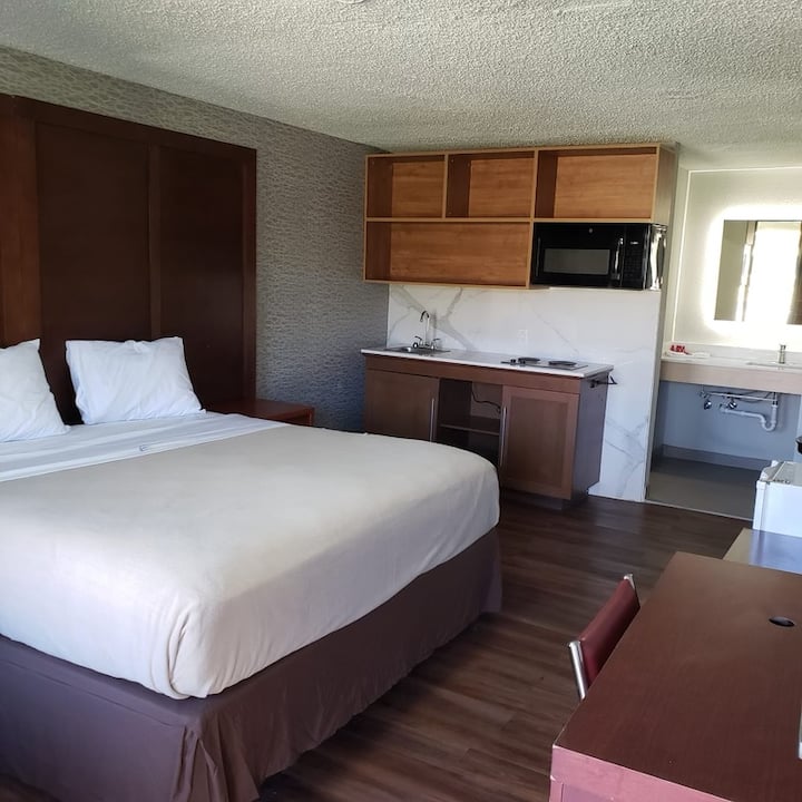Cozy King Bed 8 Hotels for Rent in Houston, Texas