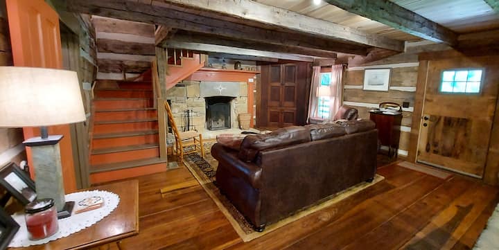 Historic Log Cabin Getaway! - Ohio
