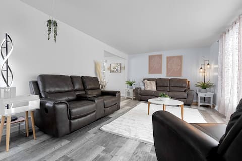 The Meadows: 4 Bed Rooms, 2.5 Bath, 7 Beds