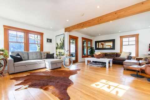 Howe Sound Haven - Ocean Views!