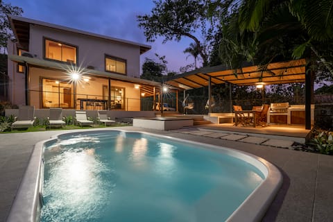 Spacious 4-Bedroom with Private Pool and BBQ Patio