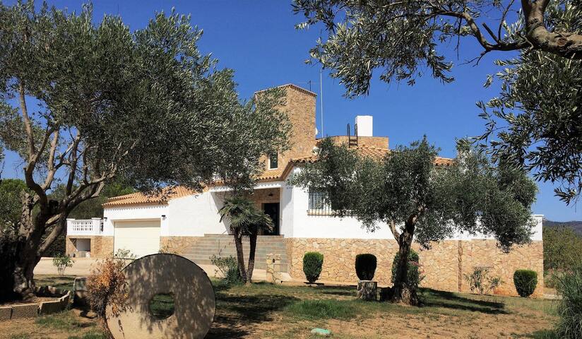 Catalogne 35 km France et 18 mer 8 chambres 14 lit