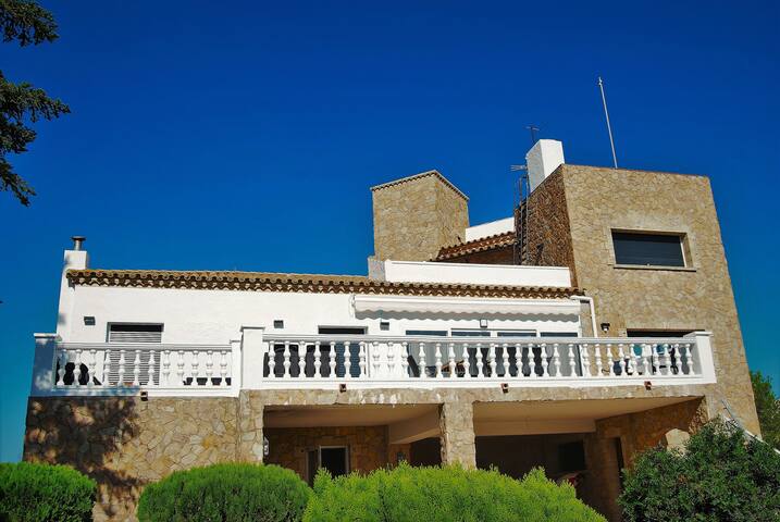 Catalogne 35 km France et 18 mer 8 chambres 14 lit gallery image 2