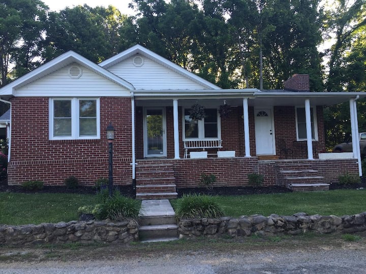 Laura's Lair Houses for Rent in Damascus, Virginia, United States