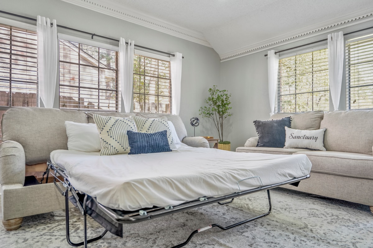 Popular Airbnb listing: Serenity Stays at Sandpebble in The Woodlands