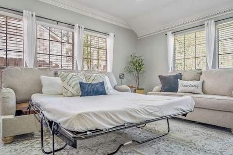 Popular Airbnb listing: Serenity Stays at Sandpebble in The Woodlands