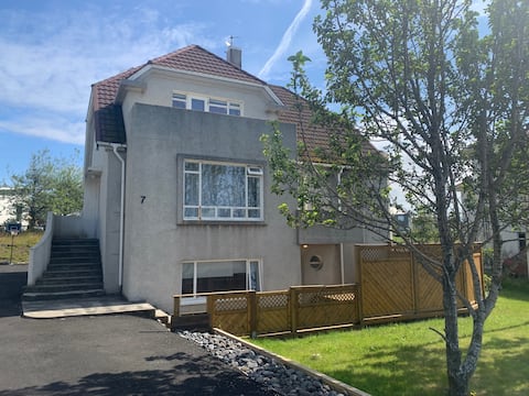 Family friendly apartment near airport