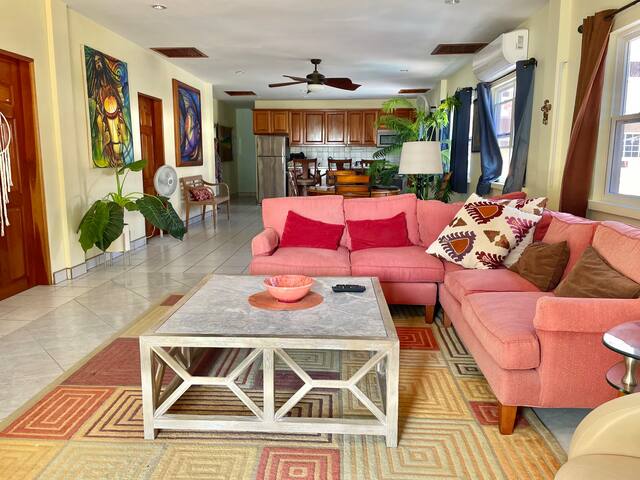 Pura Vida’s 3 Bed Ocean Front Villa, Pool & Dock gallery image 4
