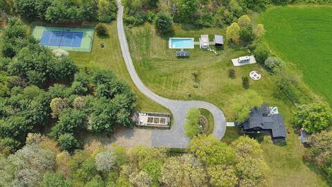 Wildflower House: A private oasis.