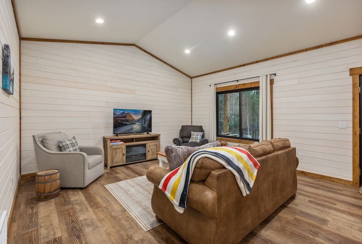 Columbia Falls Cabin - Glacier National Park