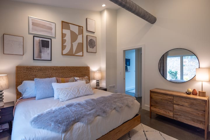 A king-size bed that is not only comfortable but also surrounded by beautiful artwork. The bed is fitted with high-quality linens and pillows to ensure a good night's sleep. The artwork on the walls adds a unique touch to the decor.