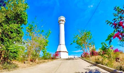 JeremiasTransient near Patar WhiteBeach LightHouse