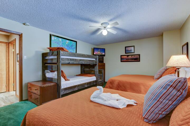 Dhoma jonë e dytë e gjumit ka dy krevate të rehatshëm dopio "queen" dhe krevate dopio