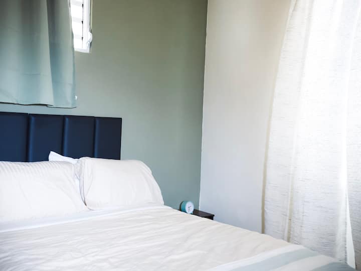 Full size bed