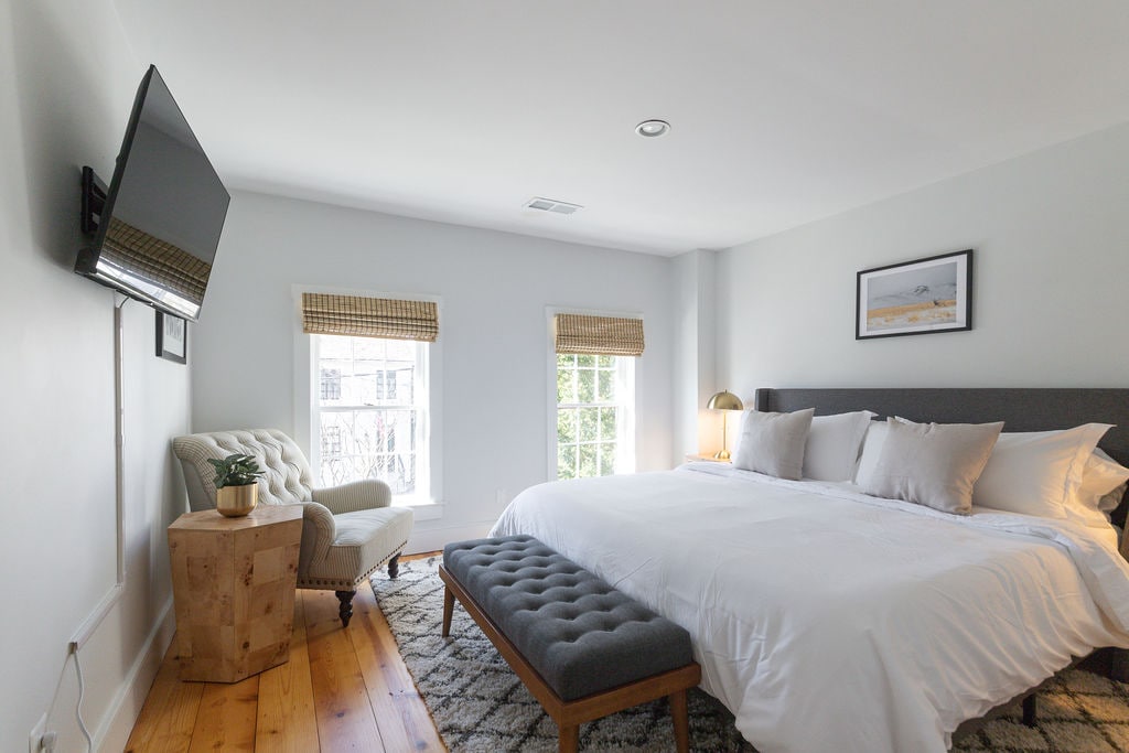 2nd Floor Bedroom 3- King bed, 4k TV.