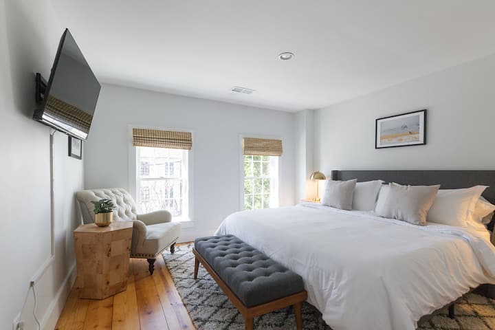 2nd Floor Bedroom 3- King bed, 4k TV.