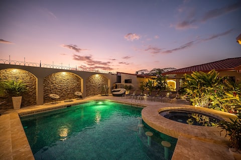 Luxurious Oasis/Transportation/Breakfast/Maid