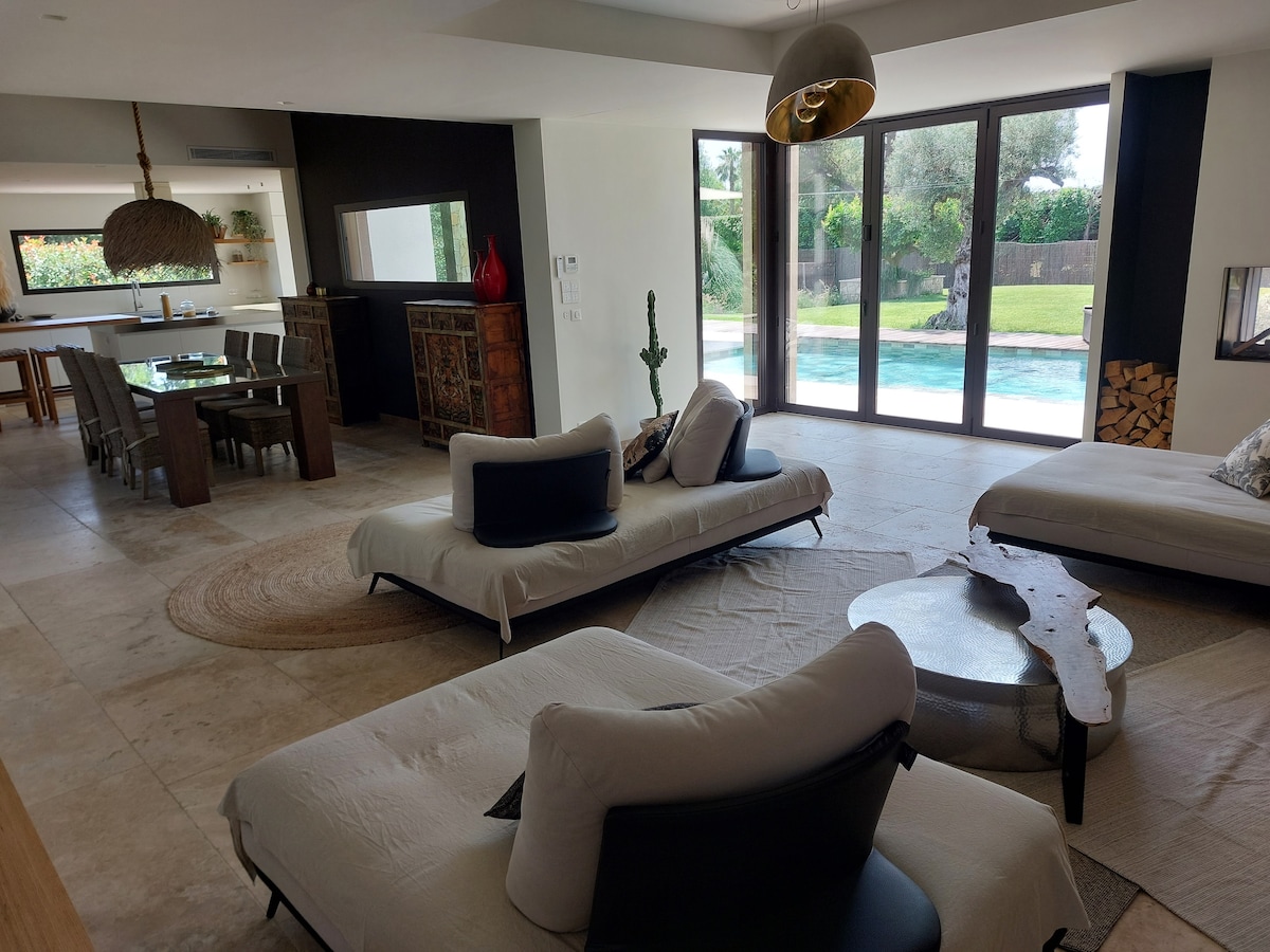 Top performing Airbnb: Villa Gaia: modernity & serenity on a single level in Biot