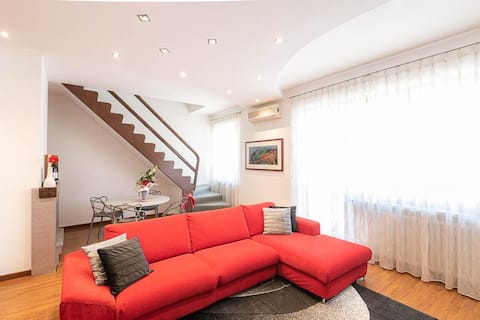 Annuncio Airbnb popolare: Spacious apartment with attic a Alba
