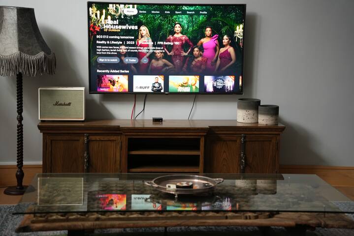 Spacious| High-end| Modern Loft in the City Centre gallery image 4