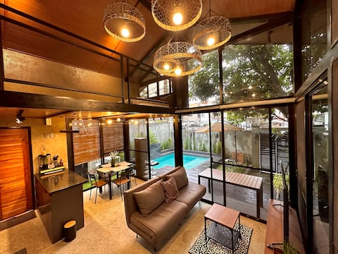 Glasshouse Loft with Pool
