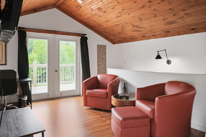 Muebles cómodos con televisión inteligente