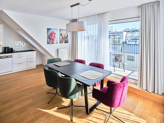 Penthouse Apartment with Aircondition and Balcony gallery image 3