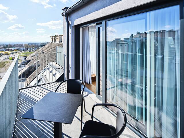 Penthouse Apartment with Aircondition and Balcony gallery image 4