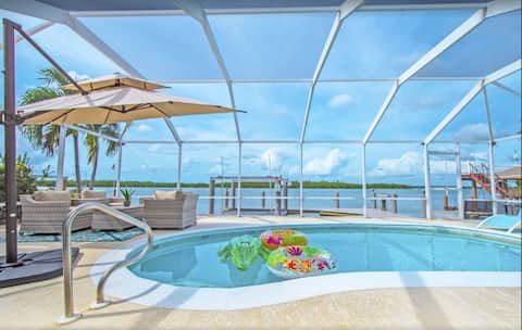 Waterfront Isles of Capri Home-Heated Pool & Dock