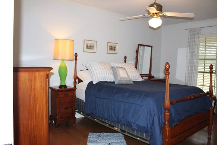 Queen bedroom