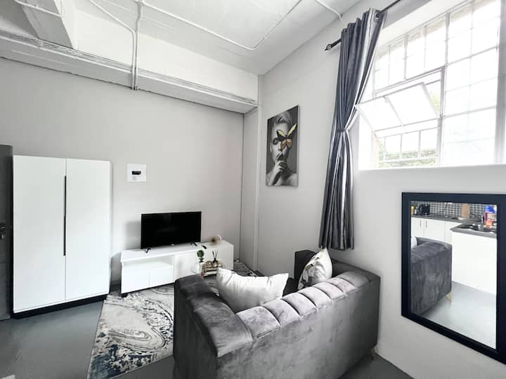Posh Apartment next to Maboneng Apartments for Rent in Johannesburg