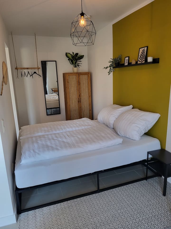 Големина на кревет 160x200cm.