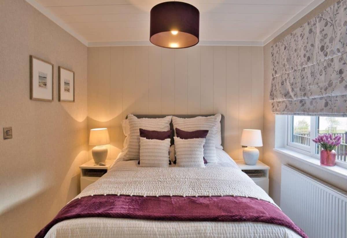 King bedroom at Waterside Lodge