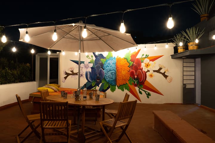 Unique | Up to 18 Guests | Rooftop & Billiards gallery image 2