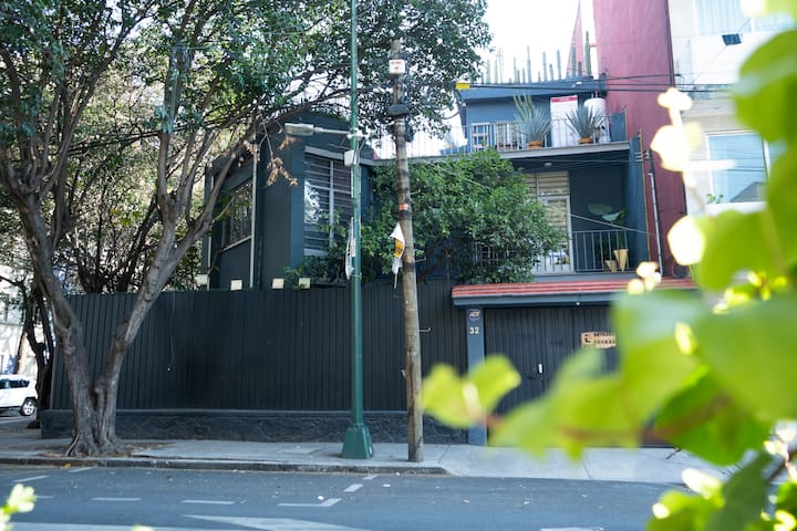 Unique | Up to 18 Guests | Rooftop & Billiards gallery image 4