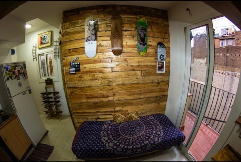 Popular Airbnb listing: Skate House Casa Plena Vive in El Raval