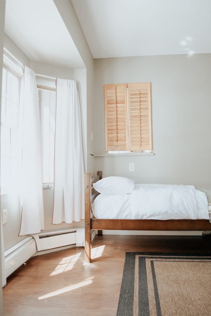 ห้องนอนที่สอง (Second Bedroom)