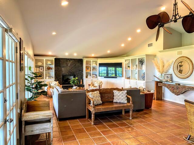 Private 6,500 sf estate with 4 king suites gallery image 4