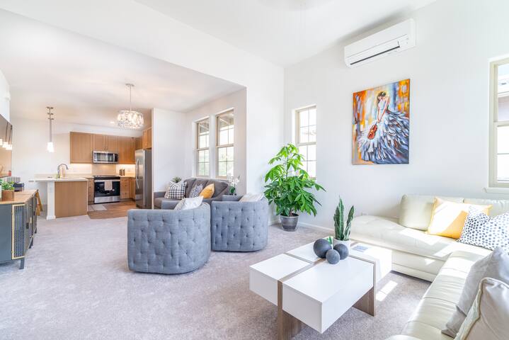 Paradise Mountain – Minutes to Beach! gallery image 2