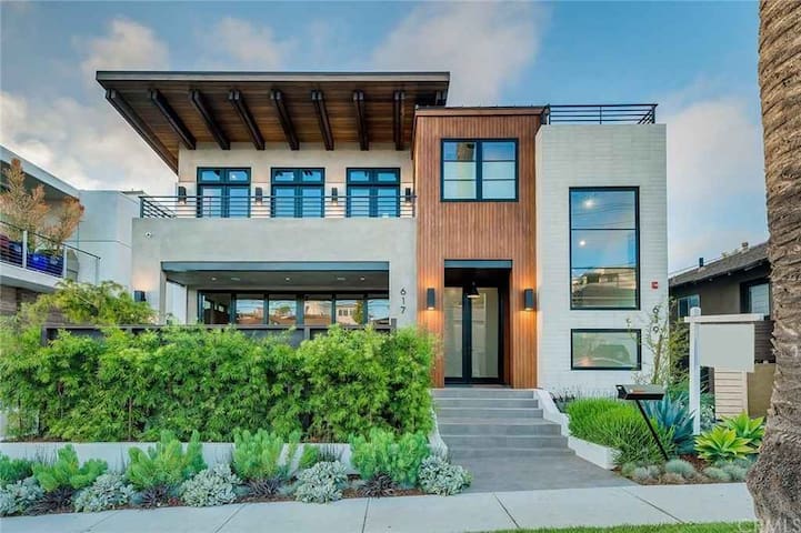 Hermosa Luxury Home by the Beach