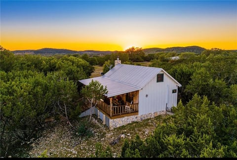 Loma Linda, Modern Cabin in the hill country
