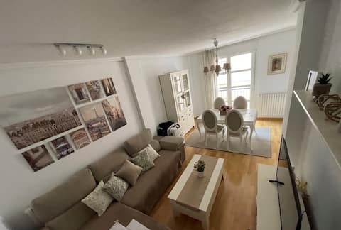 Successful Airbnb property: Nice, downtown and with a garage in Casco Histórico