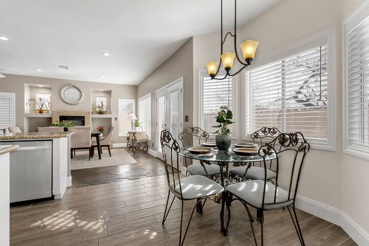 Spacious Relaxing Family Getaway gallery image 5