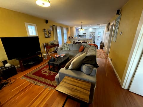 Successful Airbnb property: Charming Craftsman in Willow Glen Walk 2 Downtown! in Willow Glen
