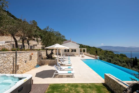 Kalami - overlooking the beach Beautiful New Villa