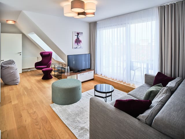 3 Bedrooms Rooftop Aparmtent with A/C and Balcony